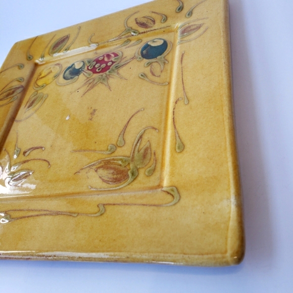 T Comme Terre de Provence Made in France hand painted & glazed terracotta plate - Picture 9 of 9